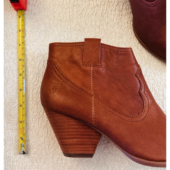Frye Reina Western Ankle Boots Pointy Toe Cognac Brown Leather 7.5 NEW - Picture 9 of 10